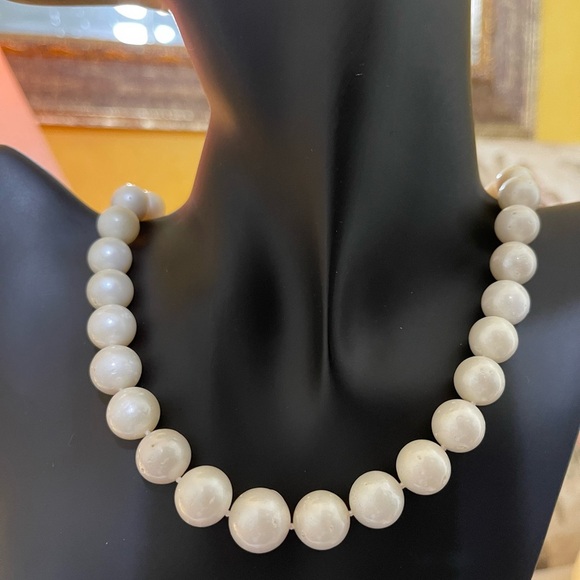 Elegant Genuine South Sea Pearl Necklace 10-13.3mm Hand-knotted - Picture 12 of 13